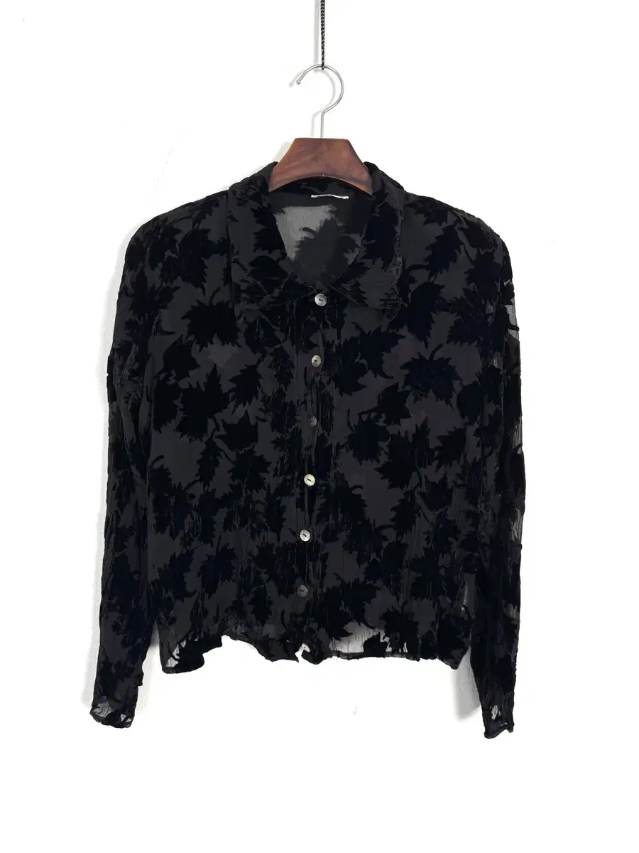 Velvet Leaf Pattern Sear Blouse